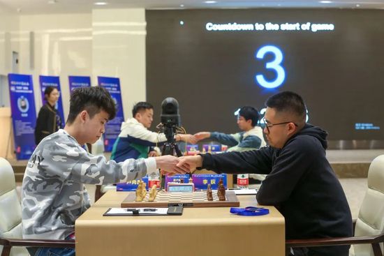 我和邻居夫妇玩3p